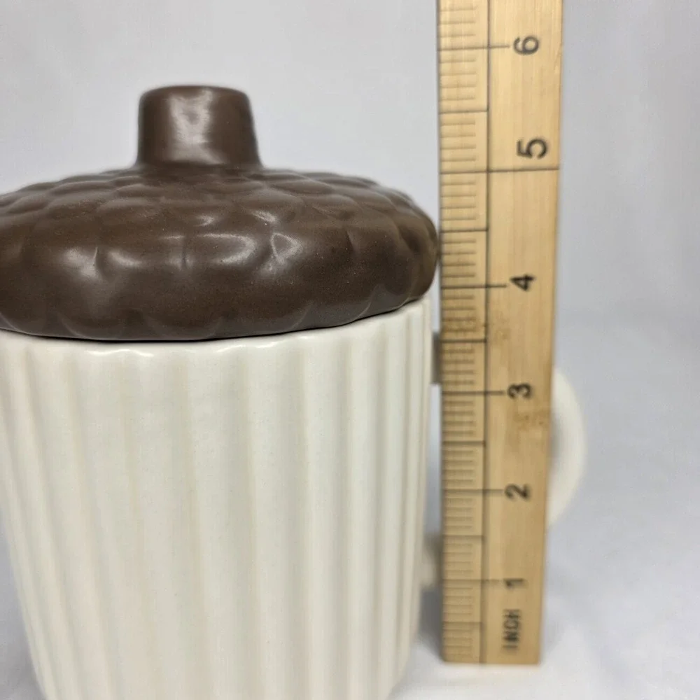 Target Bullseye's Playground Ceramic Acorn Mug with Lid Brown Cream. Used Once‎